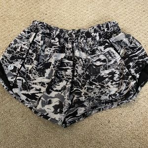 Lululemon Hotty Hot Short 2.5”